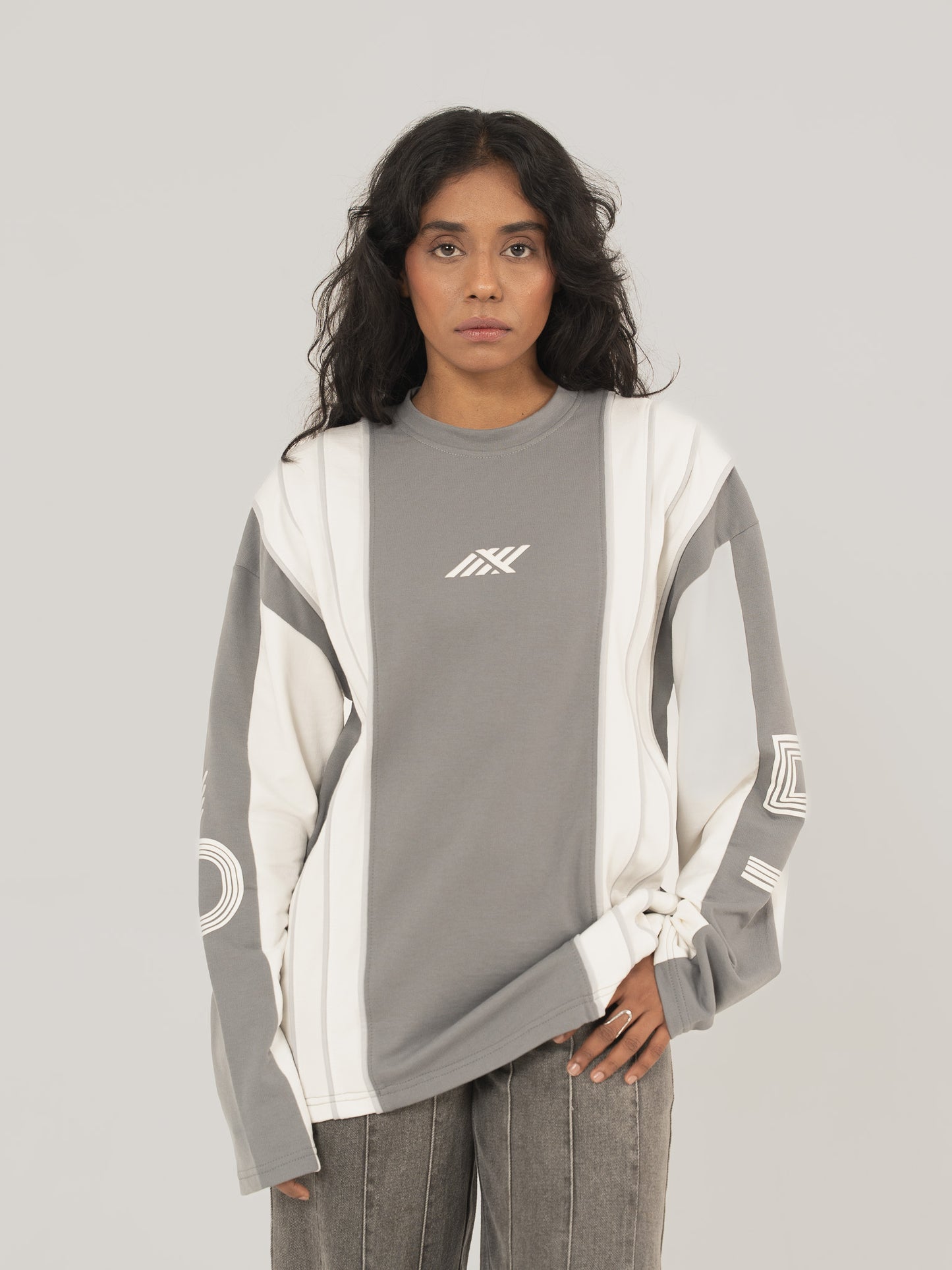 FROST TEE IN SMOKE GREY