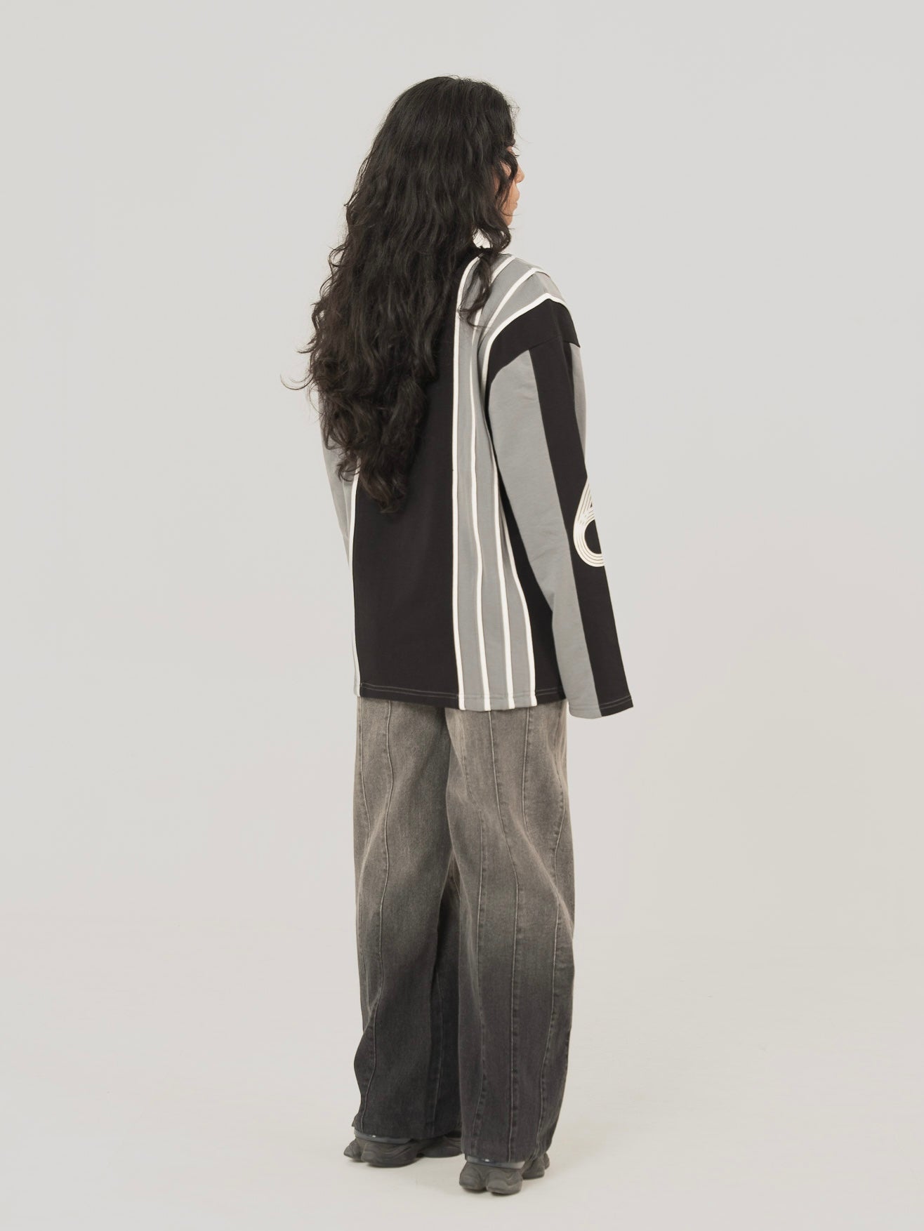 FROST TEE IN ASPHALT