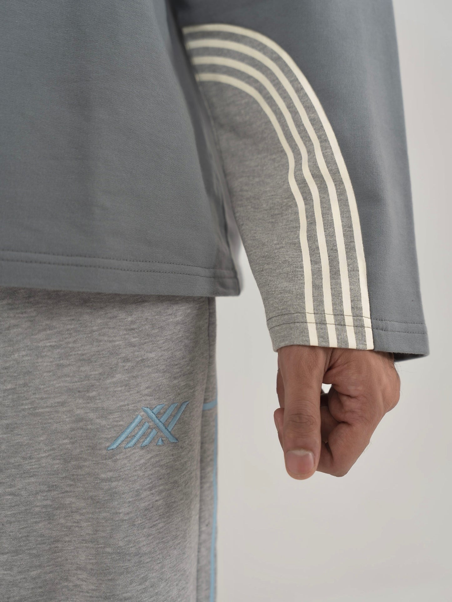 GLACIER TEE IN SLATE GREY