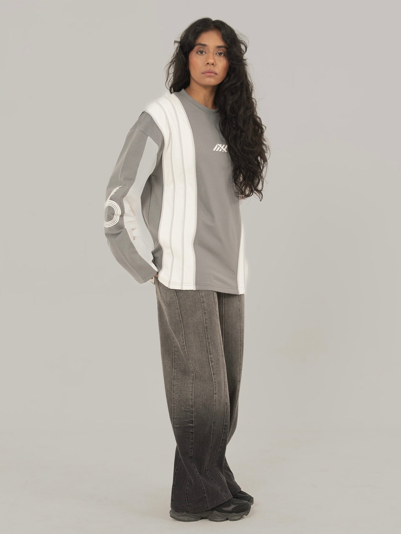 FROST TEE IN SMOKE GREY