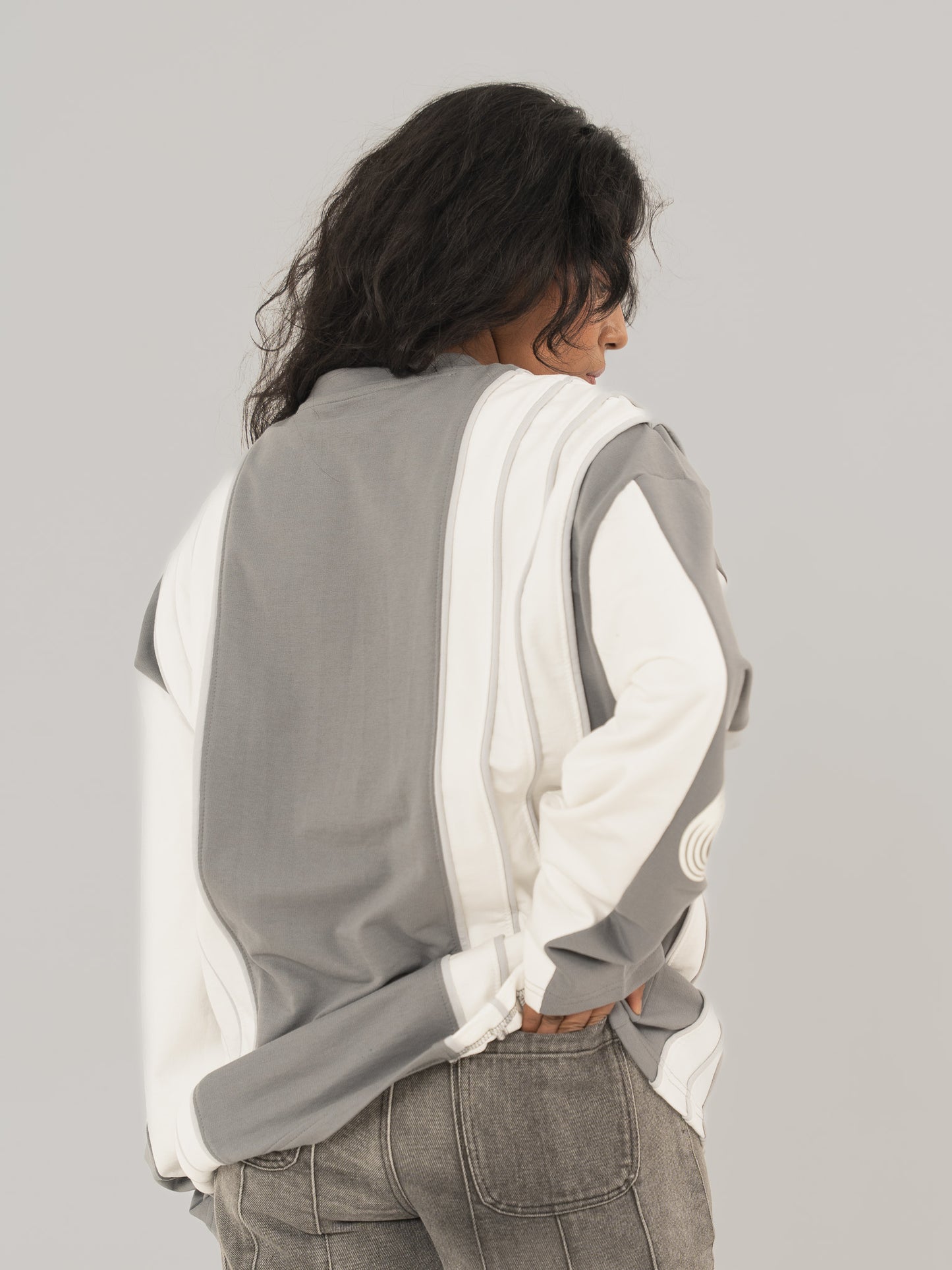 FROST TEE IN SMOKE GREY