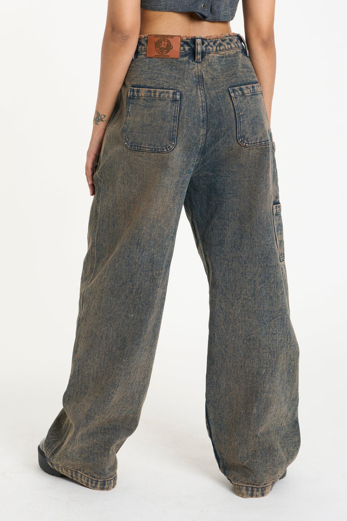 Hydrous Oversized Jeans